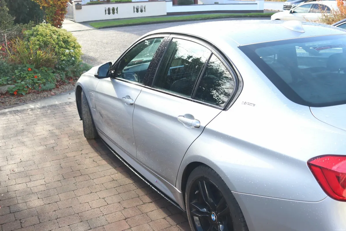 BMW 3-Series 2018 - Image 4