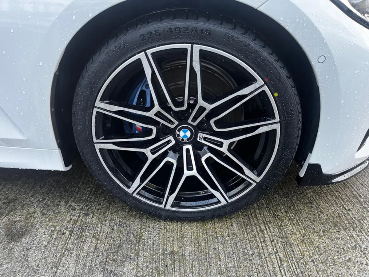 BMW 3-Series 330E M SPORT PLUG IN HYBRID m-perform - Image 4