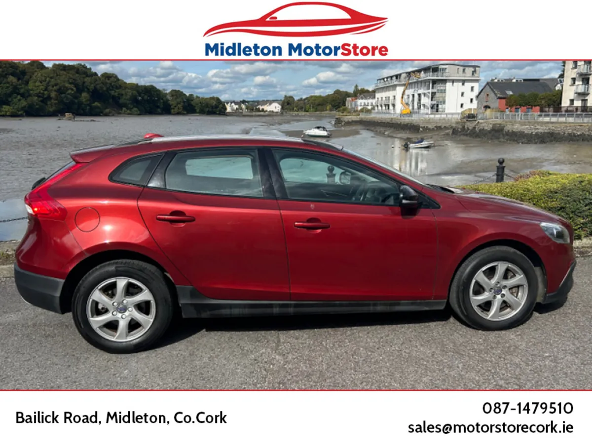 Volvo V40 2.0 D2 CROSSCOUNTRY SE 5DR 40 SERIES - Image 4