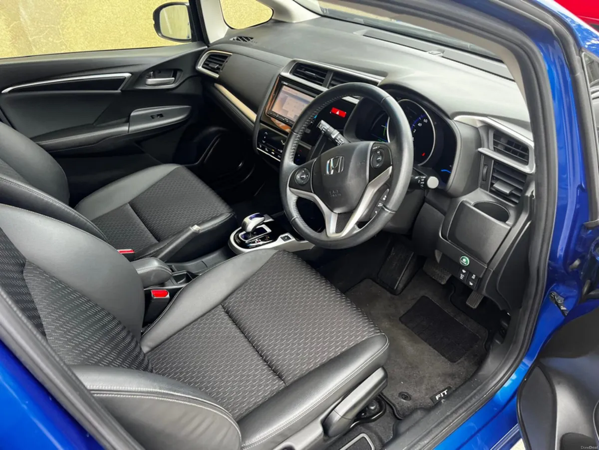 Honda Fit AUTOMATIC SELF CHARGING HYBRID - Image 4