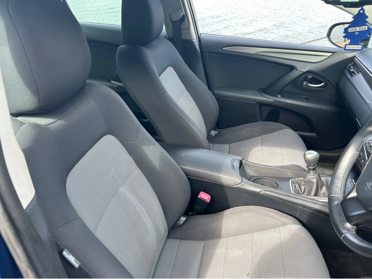 Toyota Avensis 1.6 D AURA 4DR - Image 6