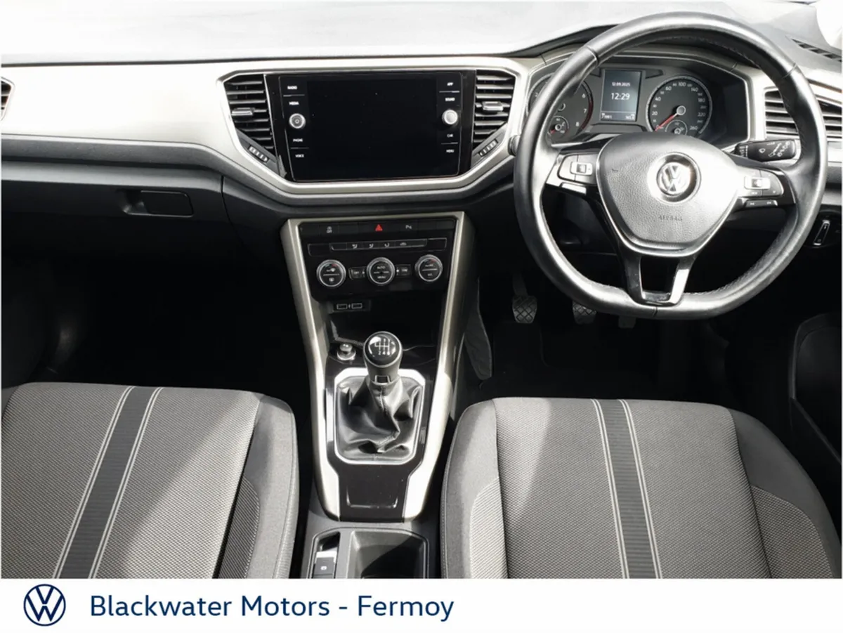 Volkswagen T-Roc 1.5TSI 150BHP DESIGN SPECIAL EDIT - Image 3