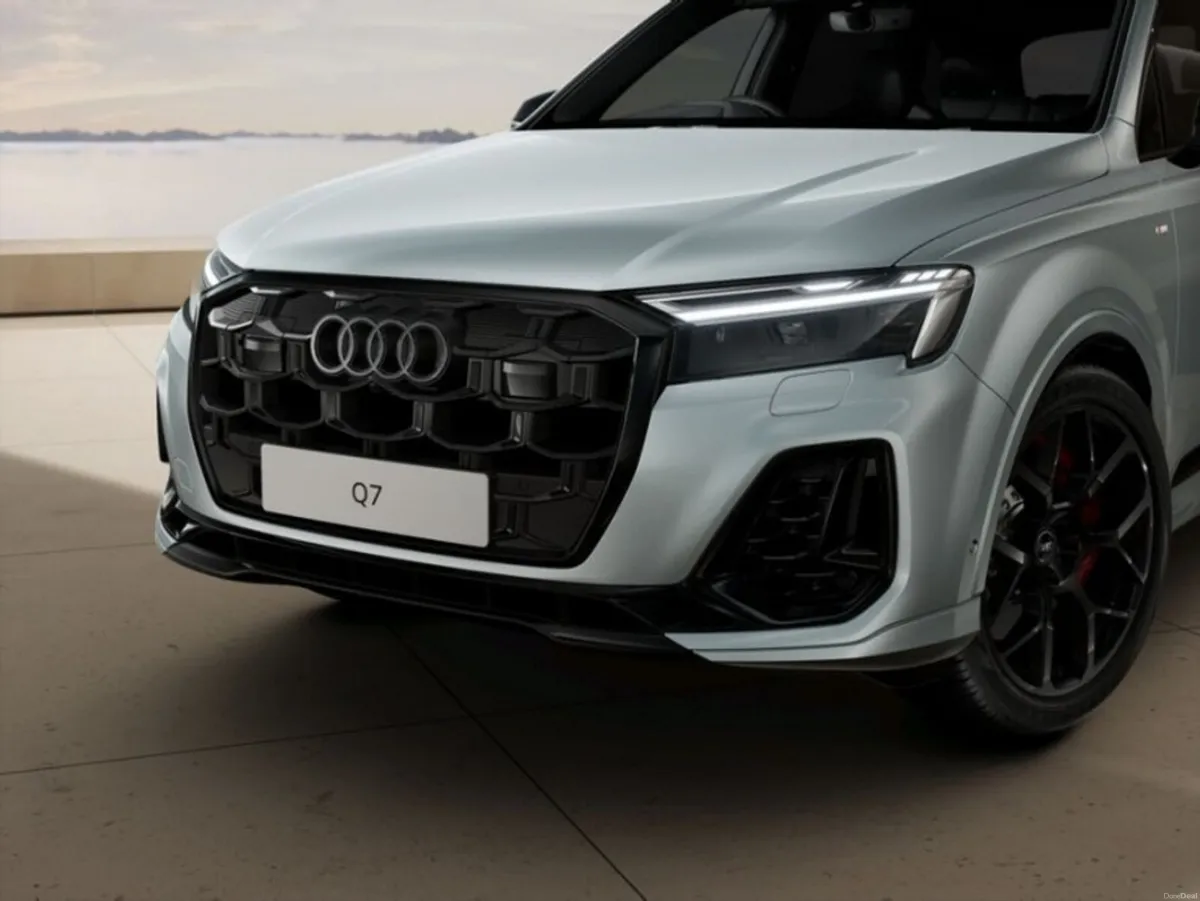 Audi Q7 SUV COMPETITION 60TFSI E QUATTRO AUTOMATIC - Image 3