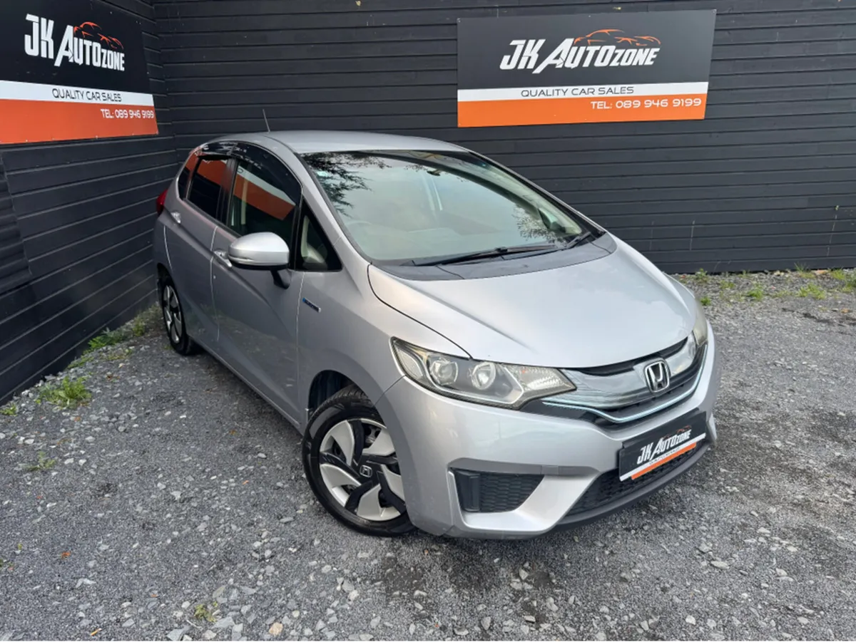 Honda Fit 1.5 HYBRID AUTO - Image 1