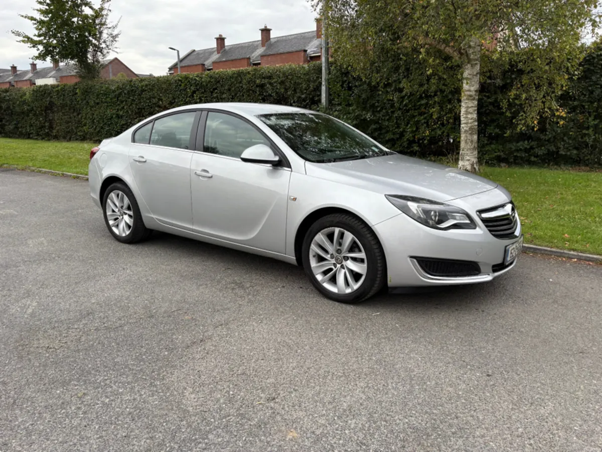 Opel Insignia SC 1.4T 4DR - Image 1