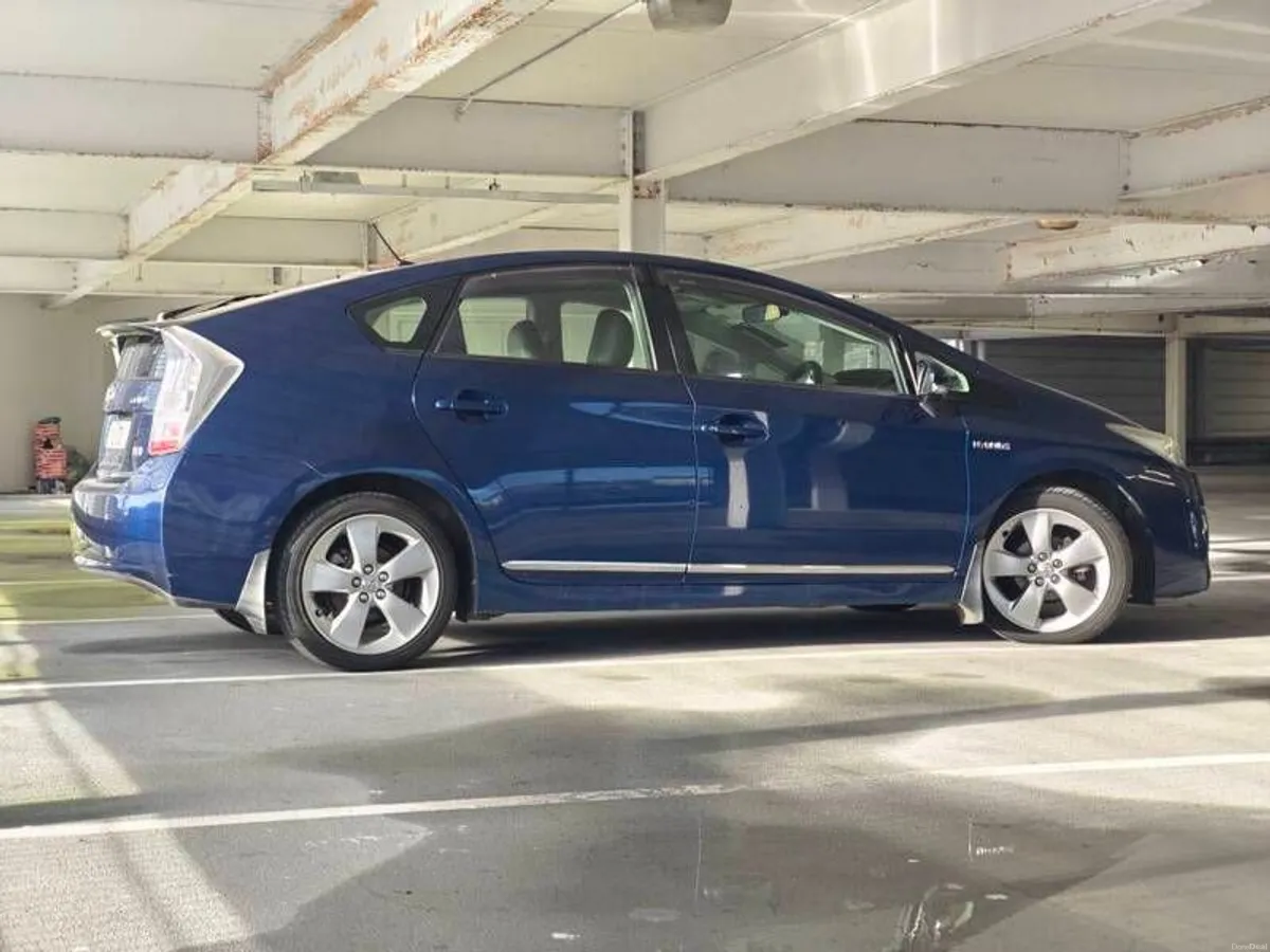 2011 Toyota Prius High Spec - Image 4
