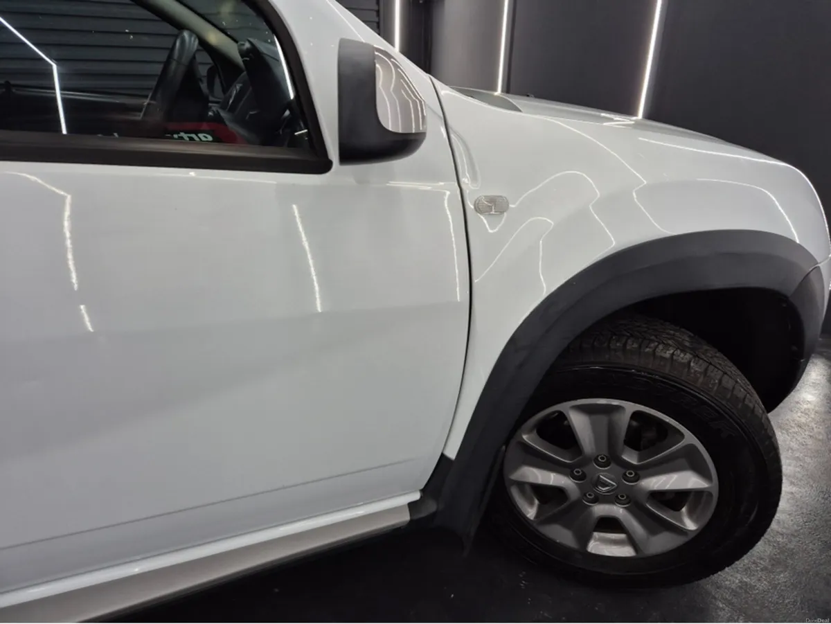 Dacia Duster SIGNATURE 1.5 DCI 110 4 4DR - Image 2