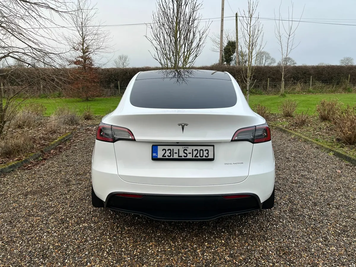 Tesla Model Y 2023 Dual Motor - Image 2