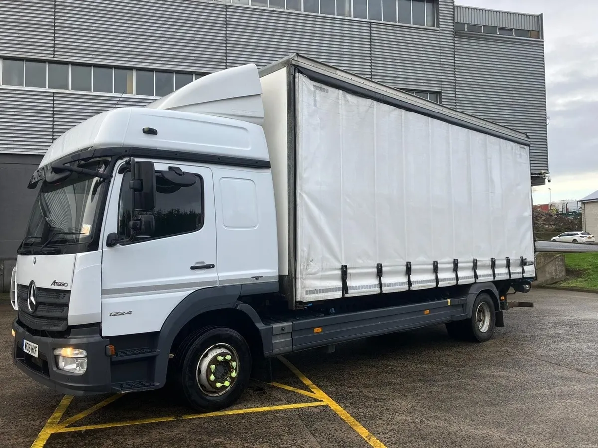 Mercedes-Benz Atego 12t Sleeper Cab  2016 - Image 1
