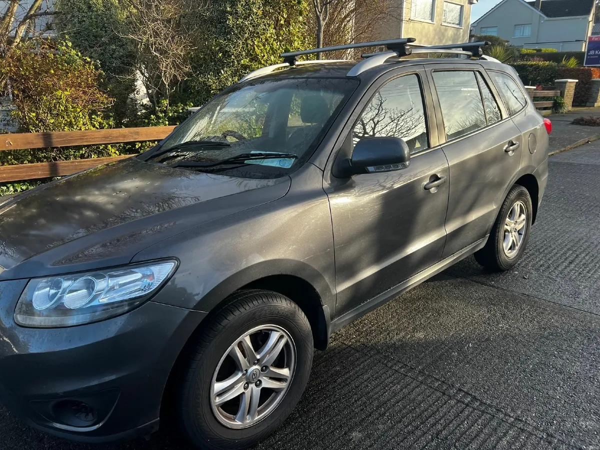 Hyundai Santa Fe 2011 - Image 4