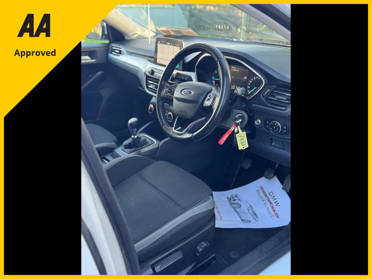 Ford Focus ZETEC 1.5 TDCI 125PS 6SPEED 5DR 4 - Image 4