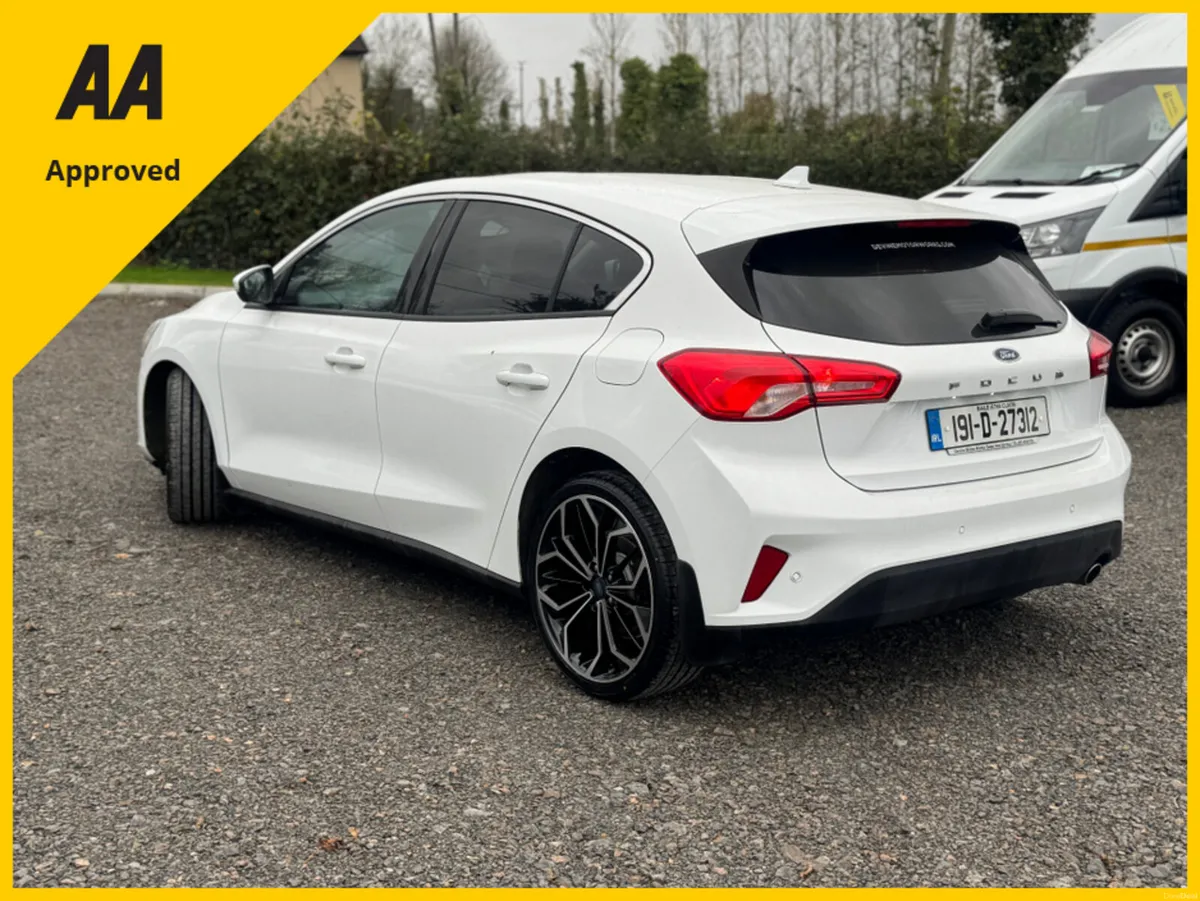 Ford Focus ZETEC 1.5 TDCI 125PS 6SPEED 5DR 4 - Image 2