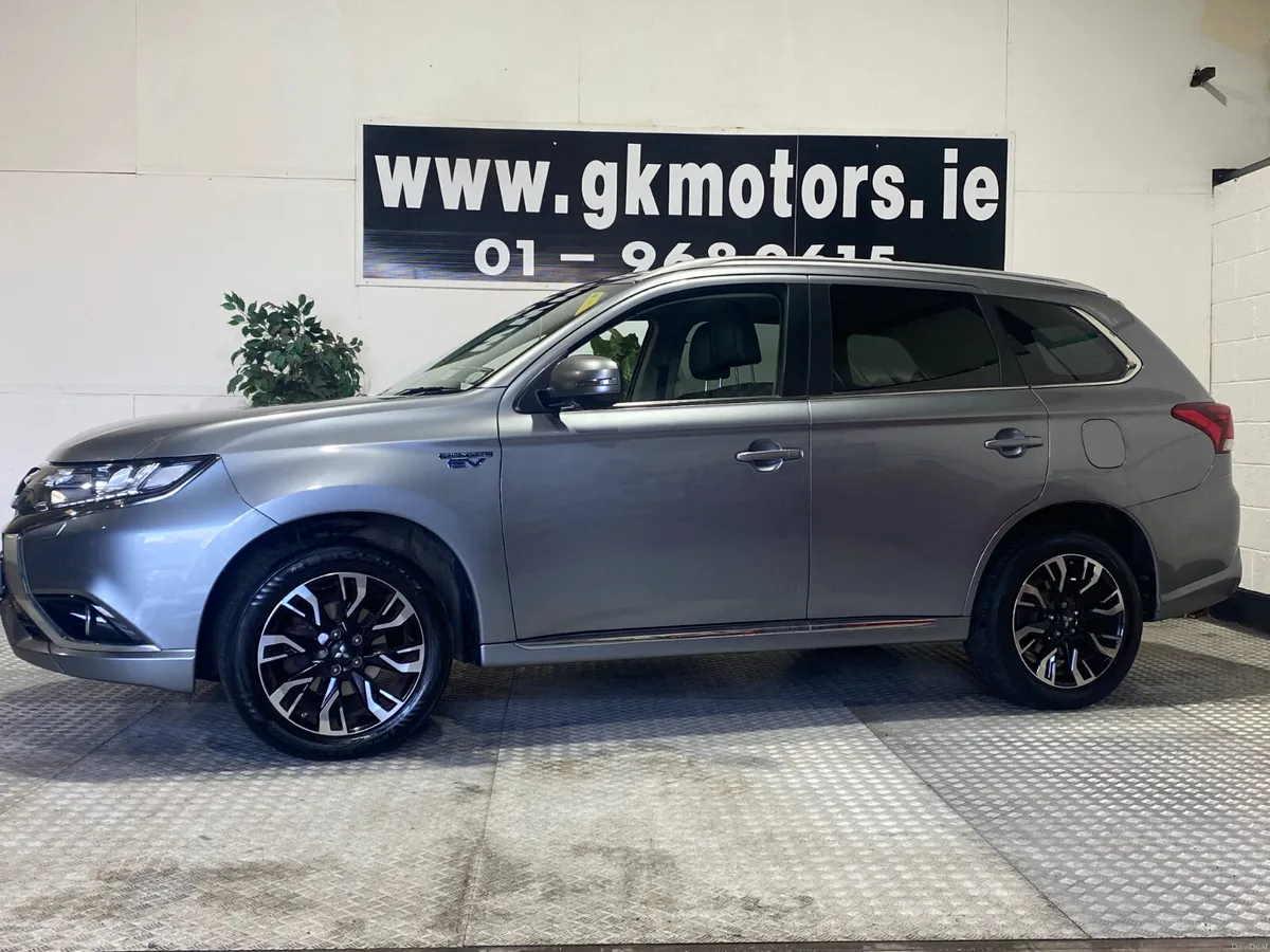 Mitsubishi Outlander 2016//PHEV//FINANCE AVAILABLE - Image 2