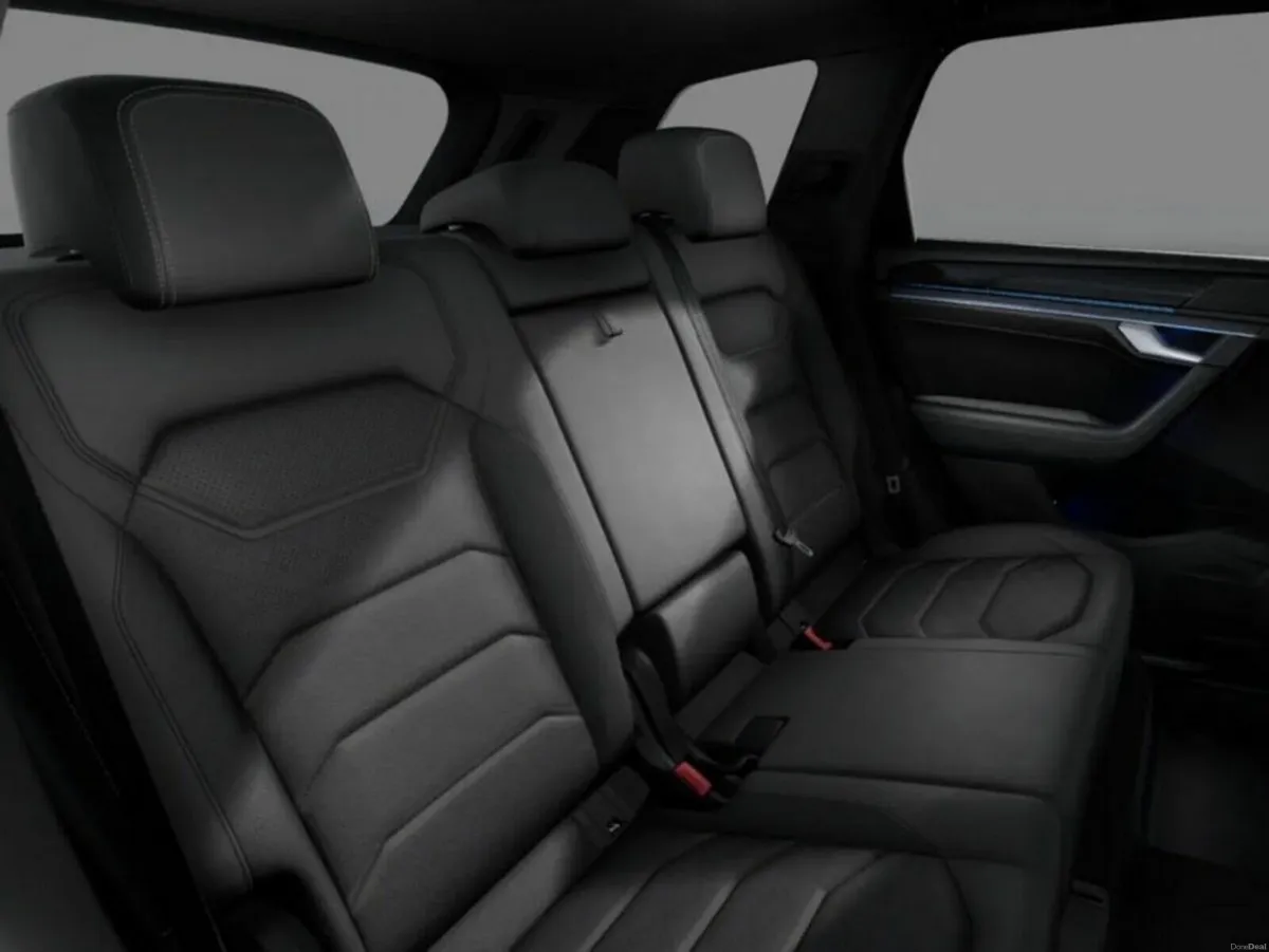 Volkswagen Touareg 3.0 V6 R-Line Final Edition - Image 4