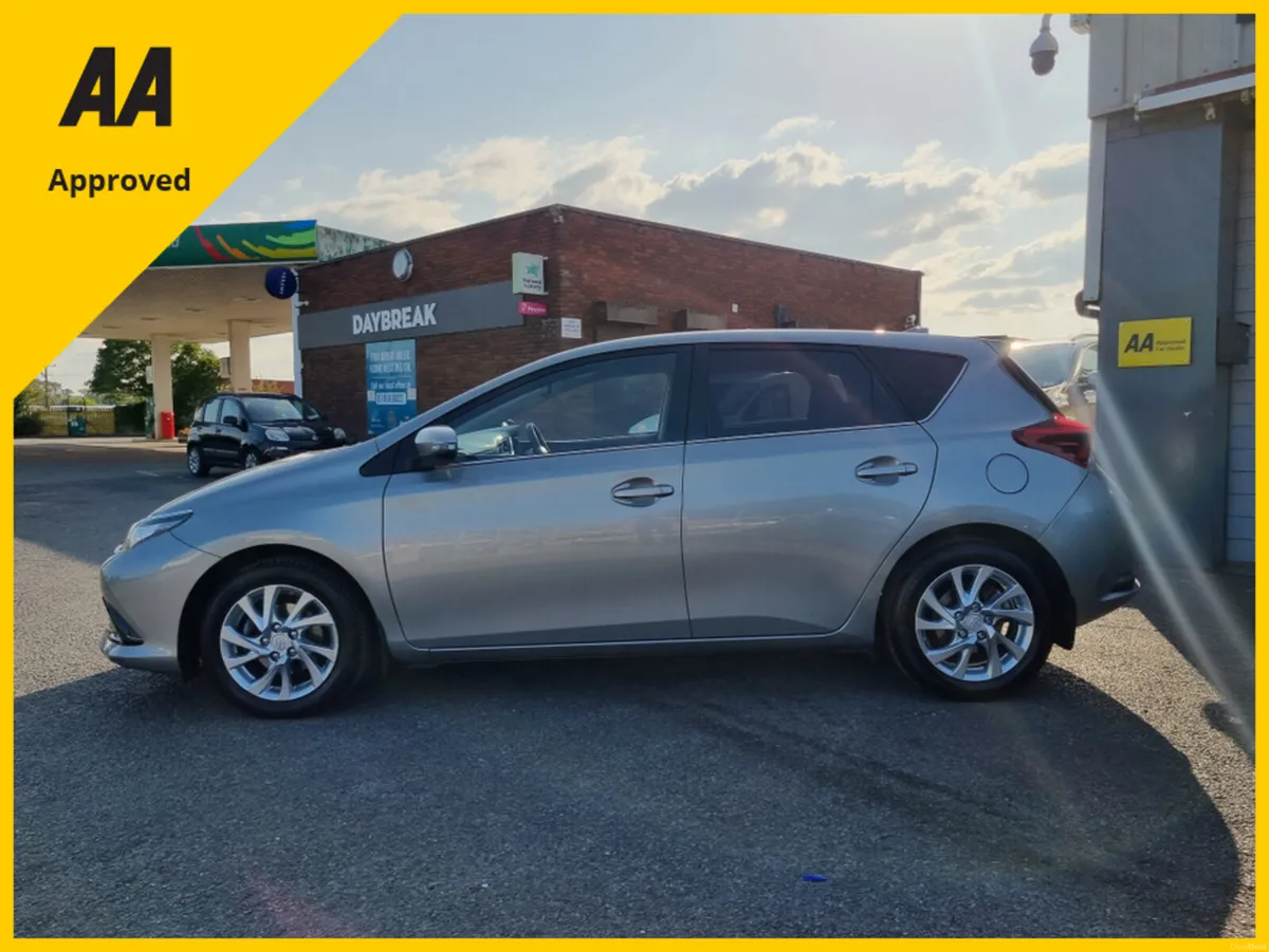 Toyota Auris 1.2T 5DR LUNA 4DR - Image 3
