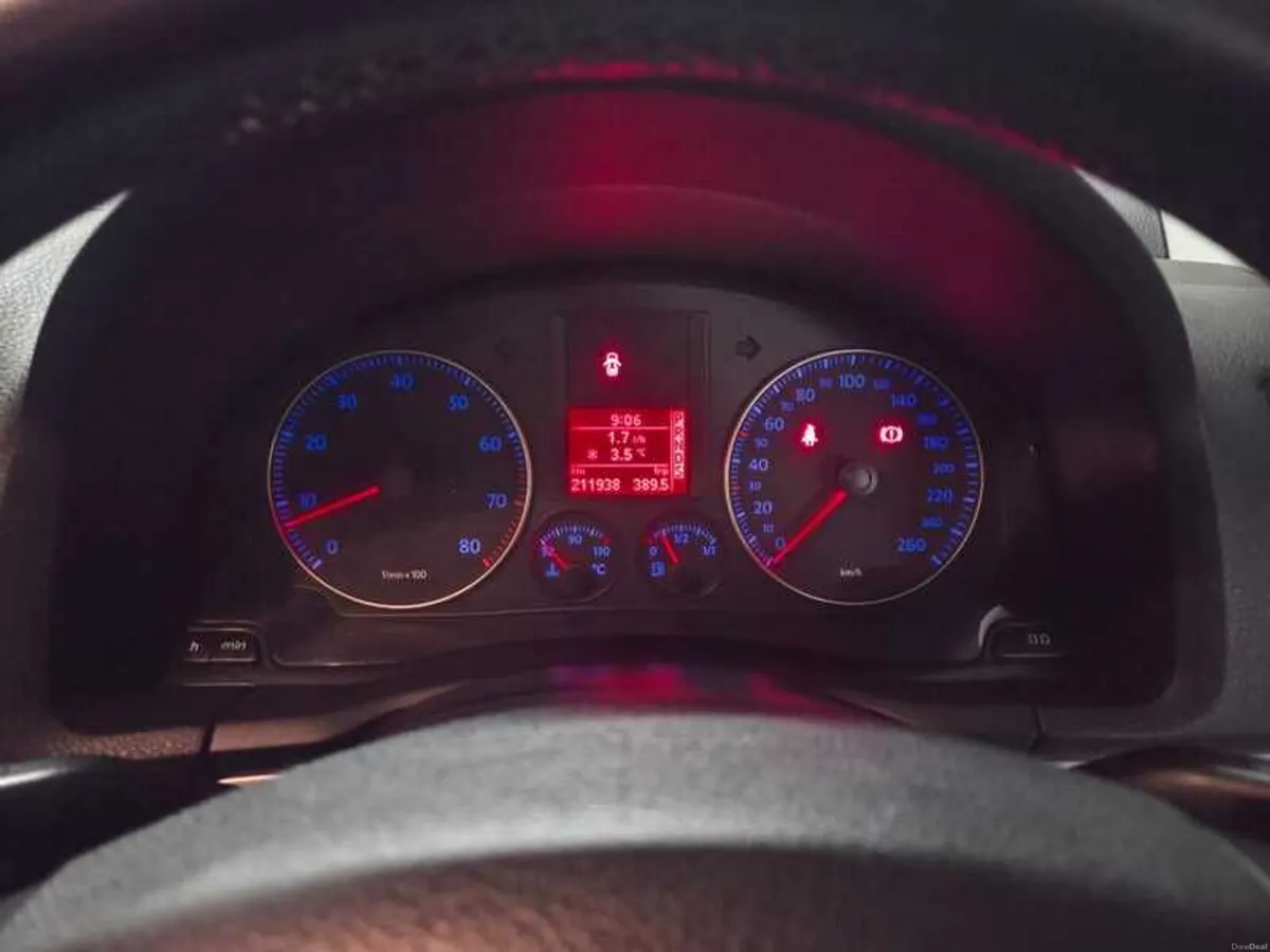 2007 Volkswagen Golf - Image 4