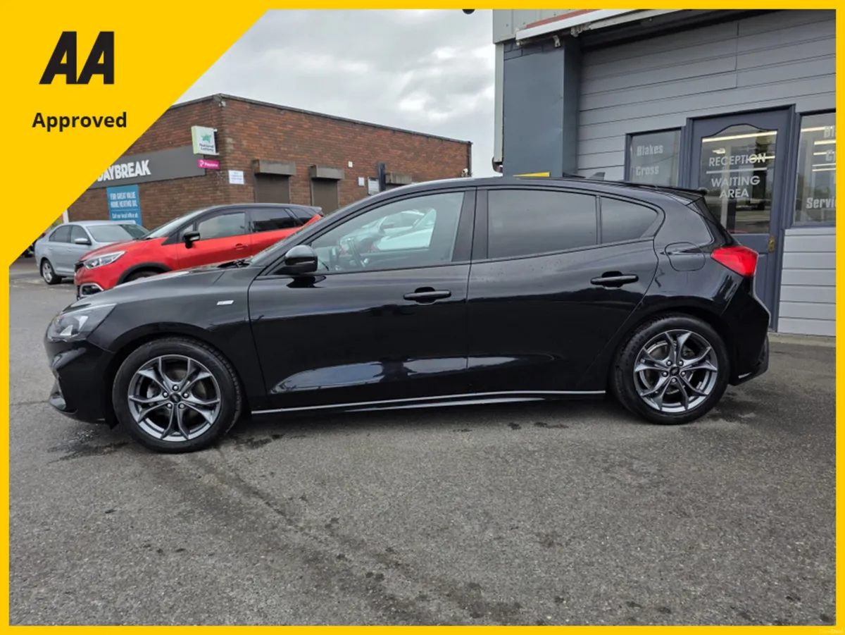 Ford Focus ST-LINE 1.0 ECOBOOST 125 125PS 4DR - Image 4