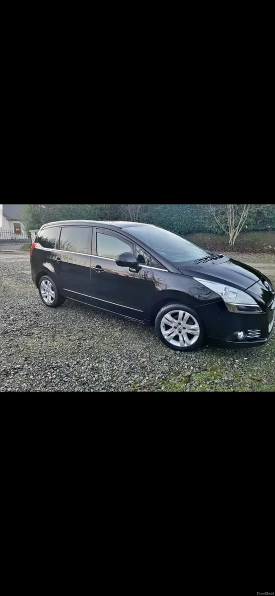 Peugeot 5008 2011 - Image 1