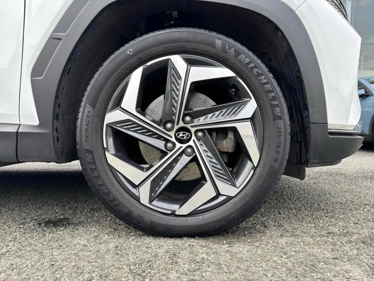 Hyundai Tucson EXECUTIVE PLUS *UPGRADED 19" ALLOYS - Image 4