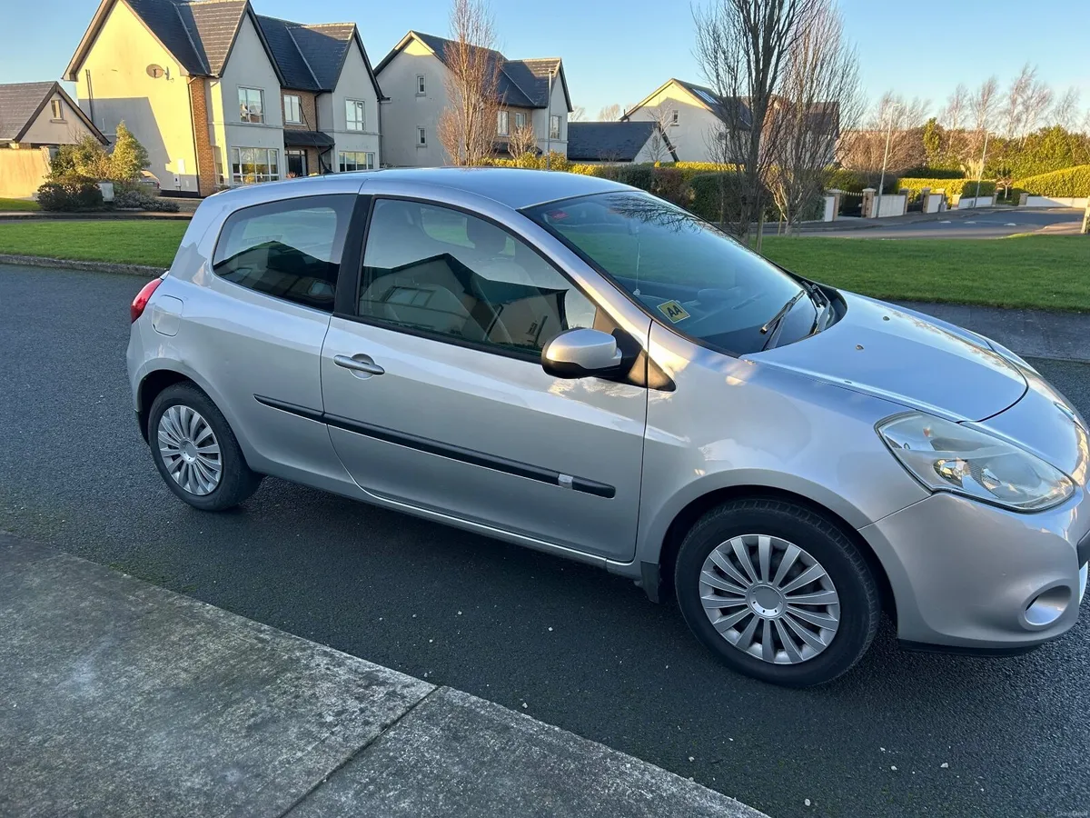 Renault Clio 2011 - Image 2