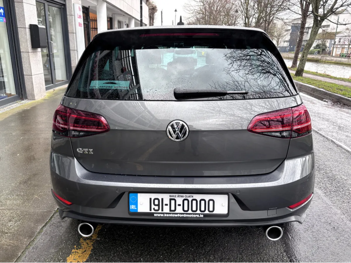 Volkswagen Golf 2.0 GTI DSG 5DR - Image 4