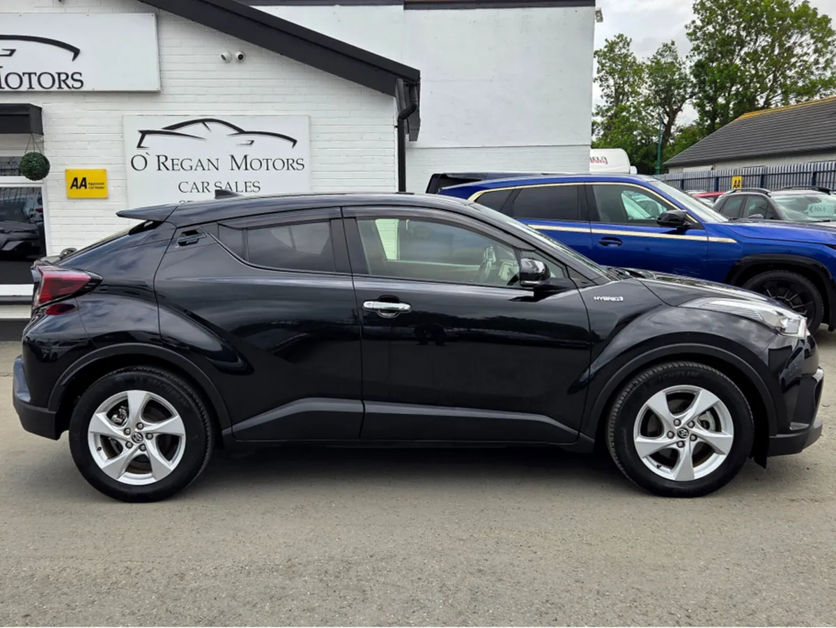 Toyota C-HR 1.8 HYBRID S-LED AUTO - Image 2
