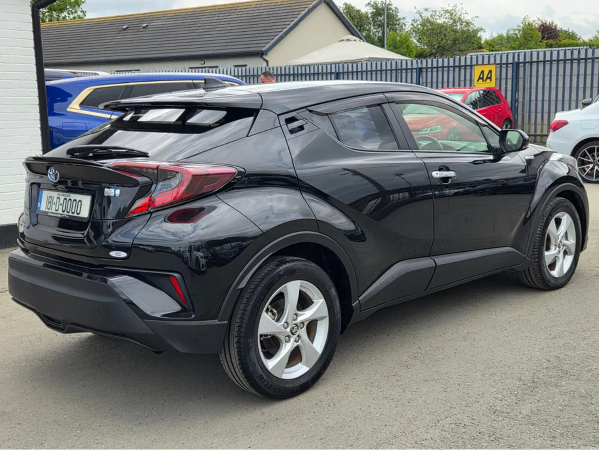 Toyota C-HR 1.8 HYBRID S-LED AUTO - Image 3
