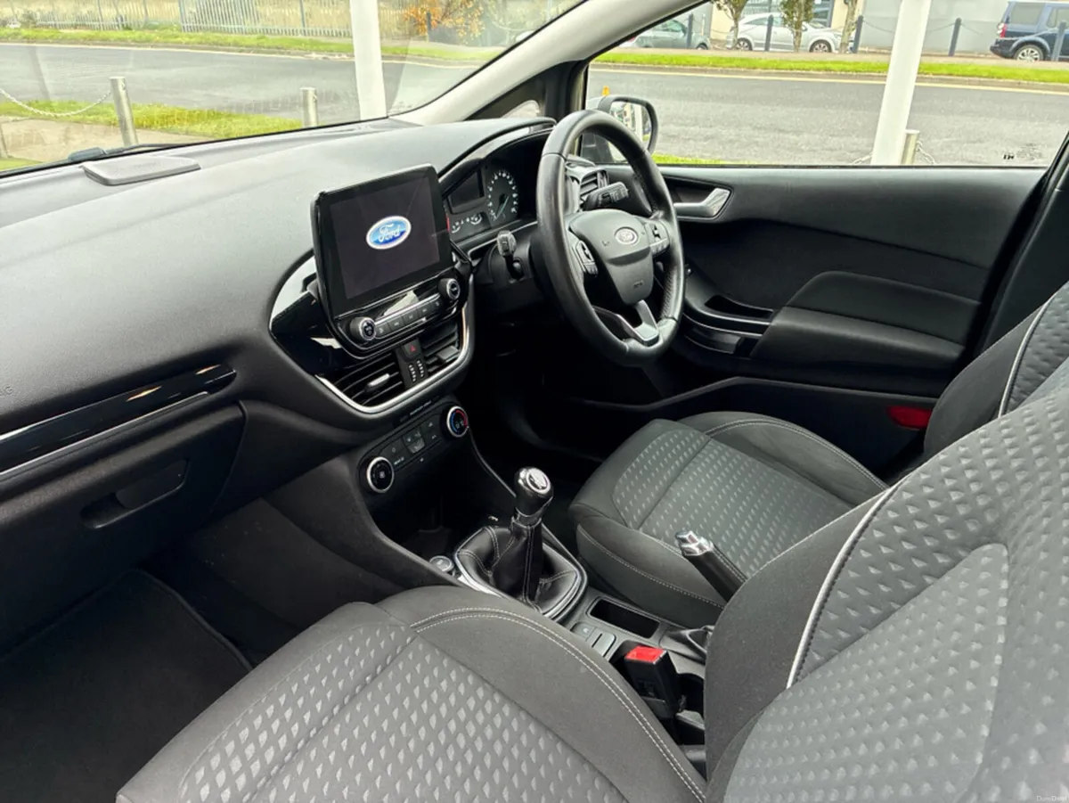 Ford Fiesta TITANIUM 1.1 85PS 5M 4DR - Image 3