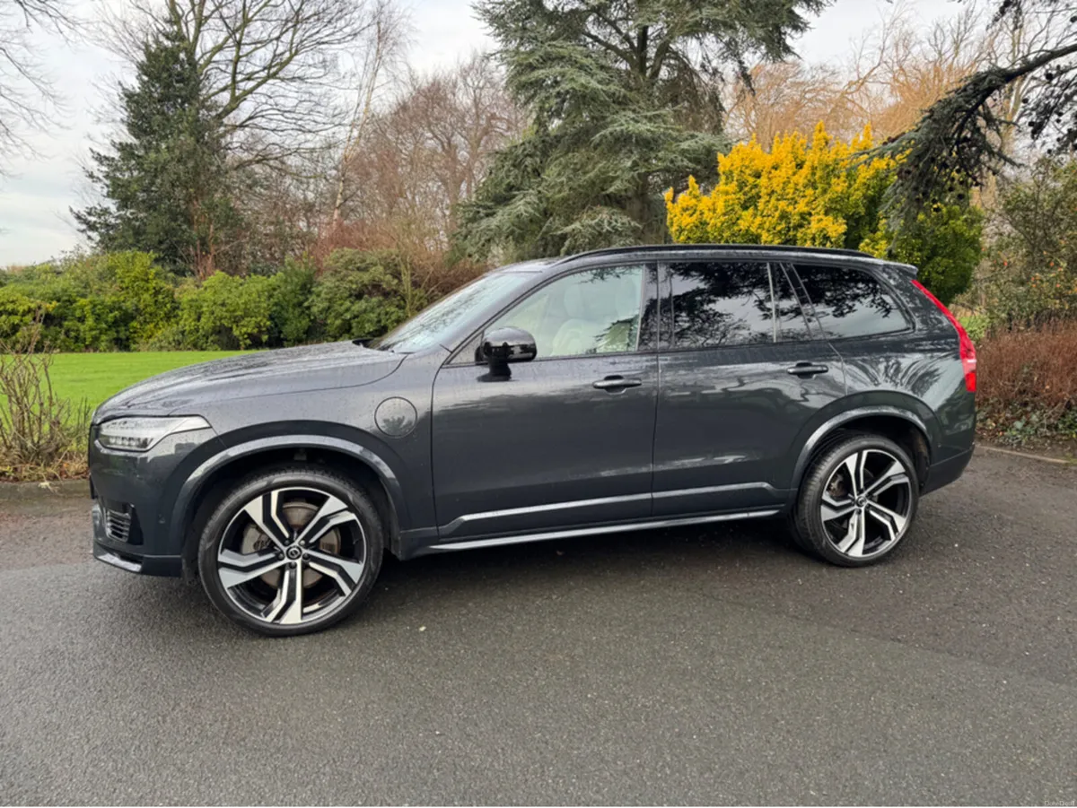 Volvo XC90 R-DESIGN PRO T8 hybrid - Image 1
