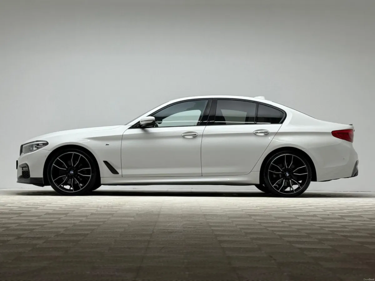 BMW 5-Series 520i M SPORT - Image 4