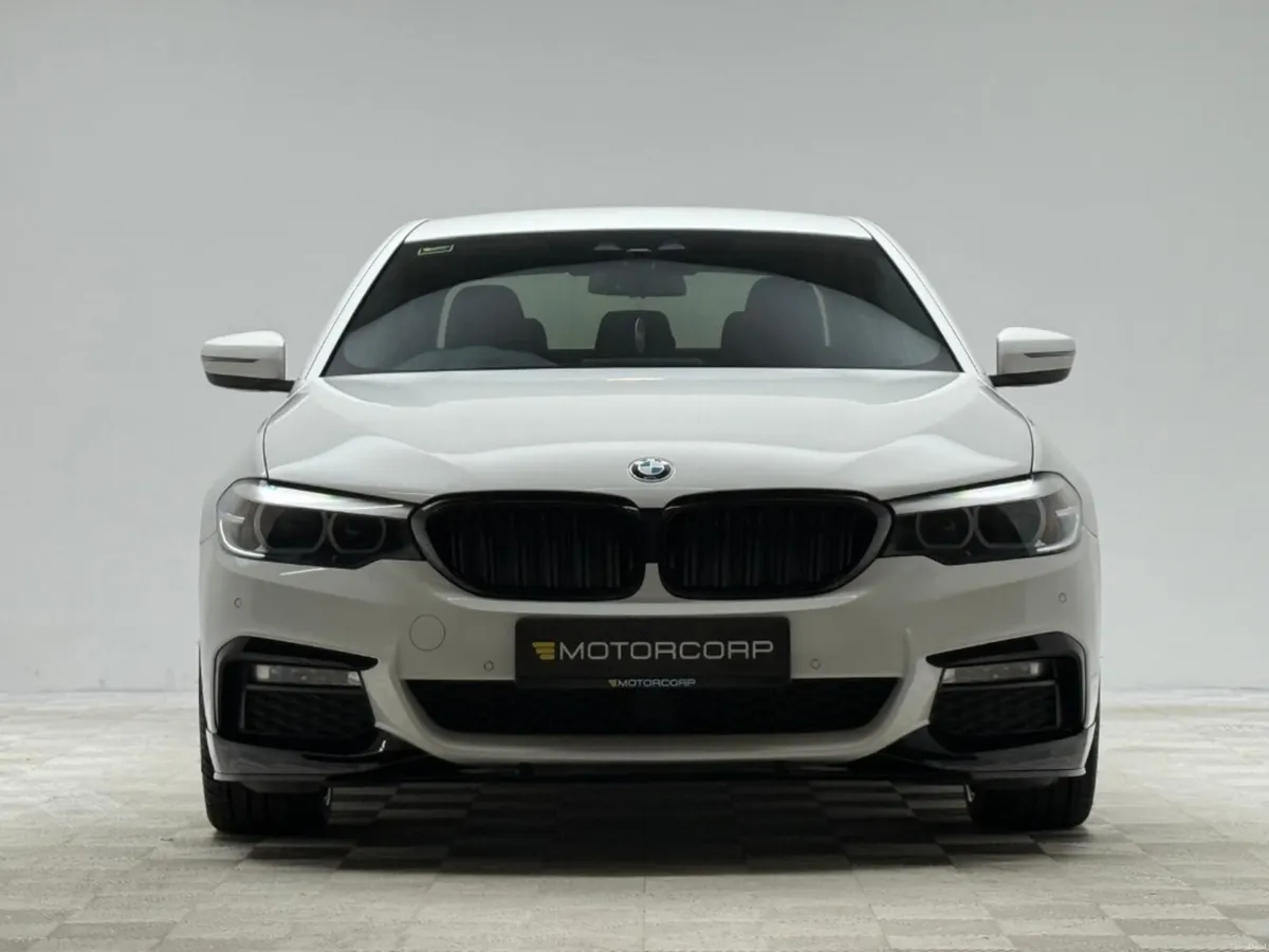 BMW 5-Series 520i M SPORT - Image 2