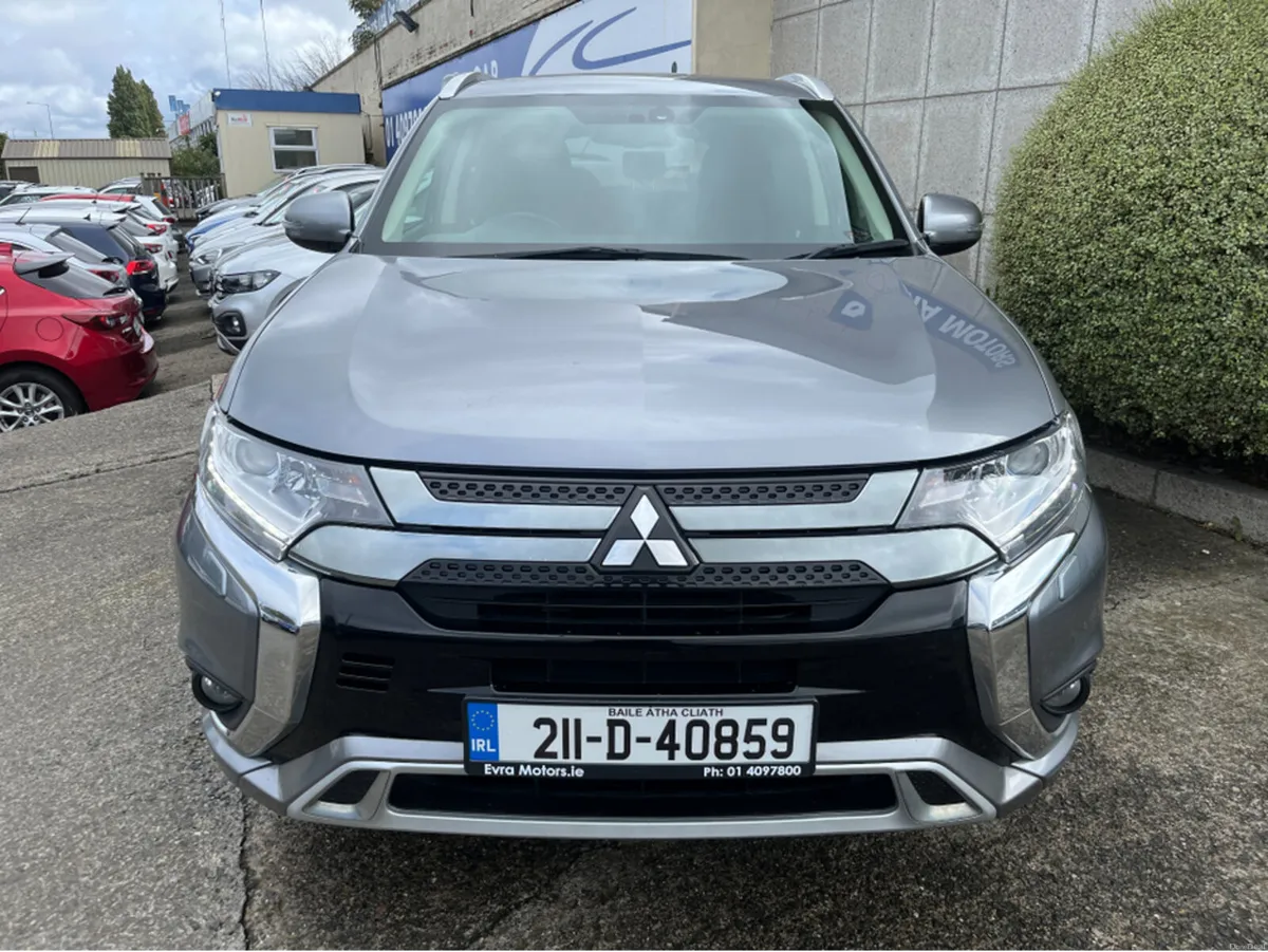 Mitsubishi Outlander DESIGN PHEV 2.4 PETROL //HEAT - Image 2