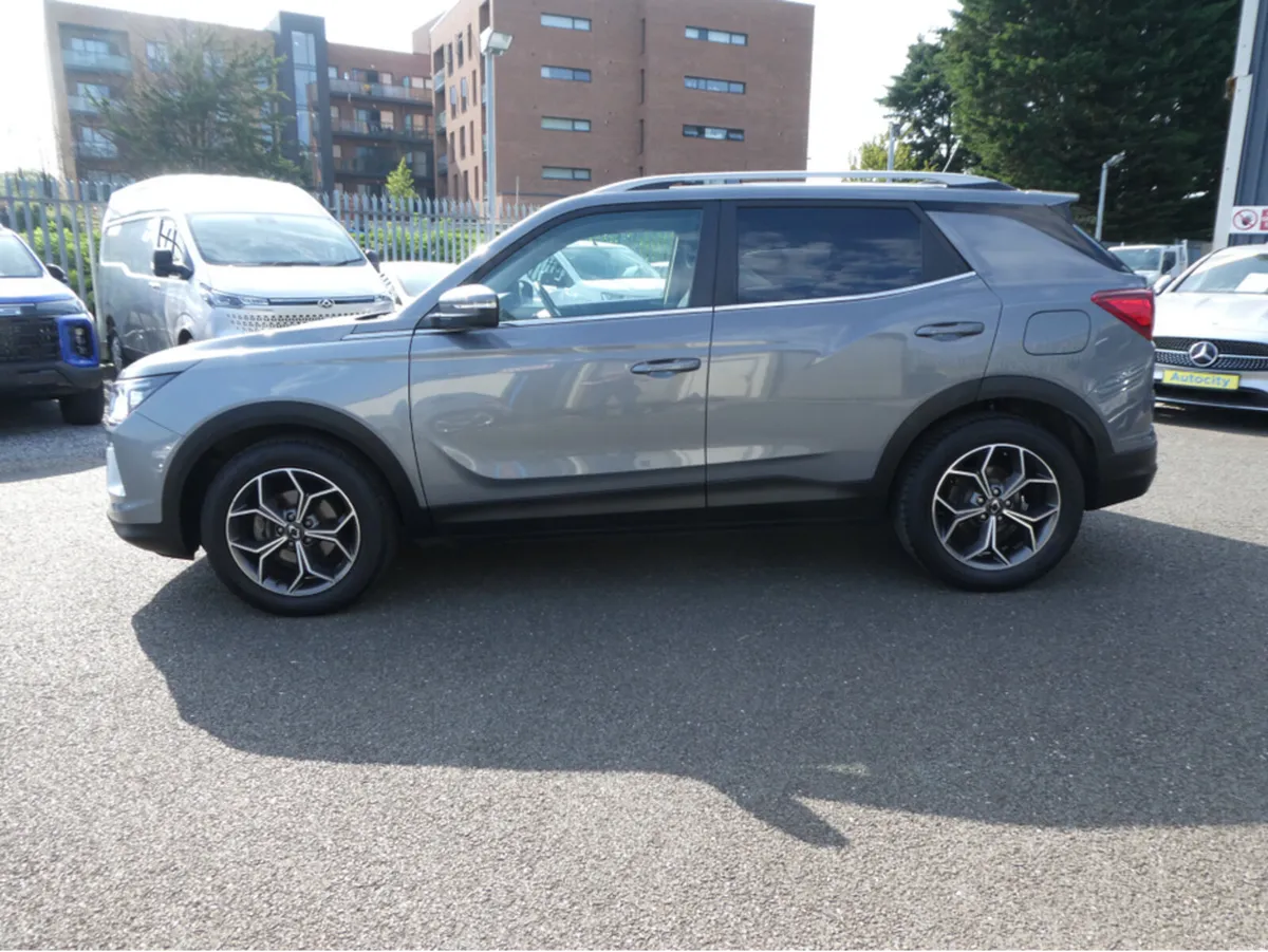 SsangYong Korando EL 1.6 2WD 4DR AUTO DSL AT - Image 4