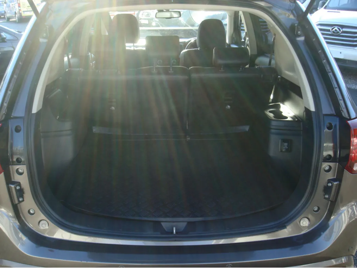 Mitsubishi Outlander GX3H+ PHEV 5DR AUTO Nct 04/26 - Image 6