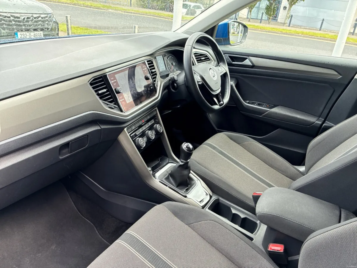 Volkswagen T-Roc DESIGN 1.0  6SPEED 110HP 5DR *7.9 - Image 3
