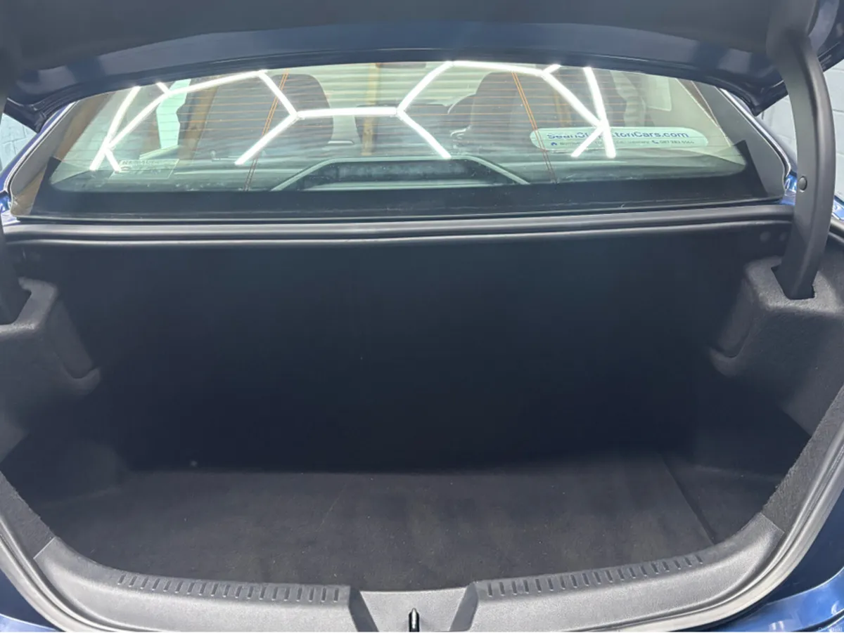 Renault Megane PLAY TCE 140 GPF MY18 4 14 4DR - Image 3