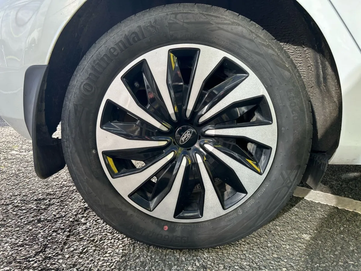 Ford Fiesta TITANIUM 1.0T 125 MHEV - Image 5