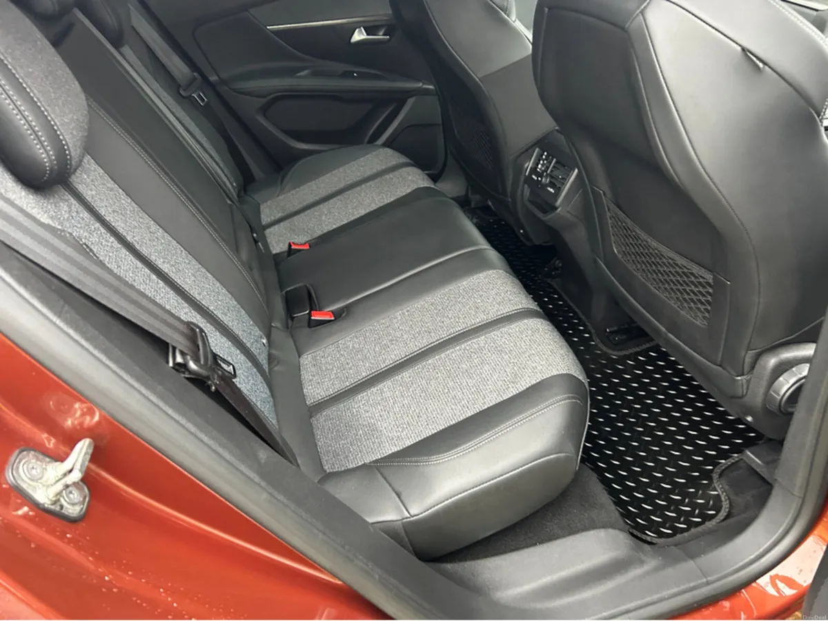 Peugeot 3008 AUTOMATIC/DIESEL///TINY KILOMETRES/// - Image 3
