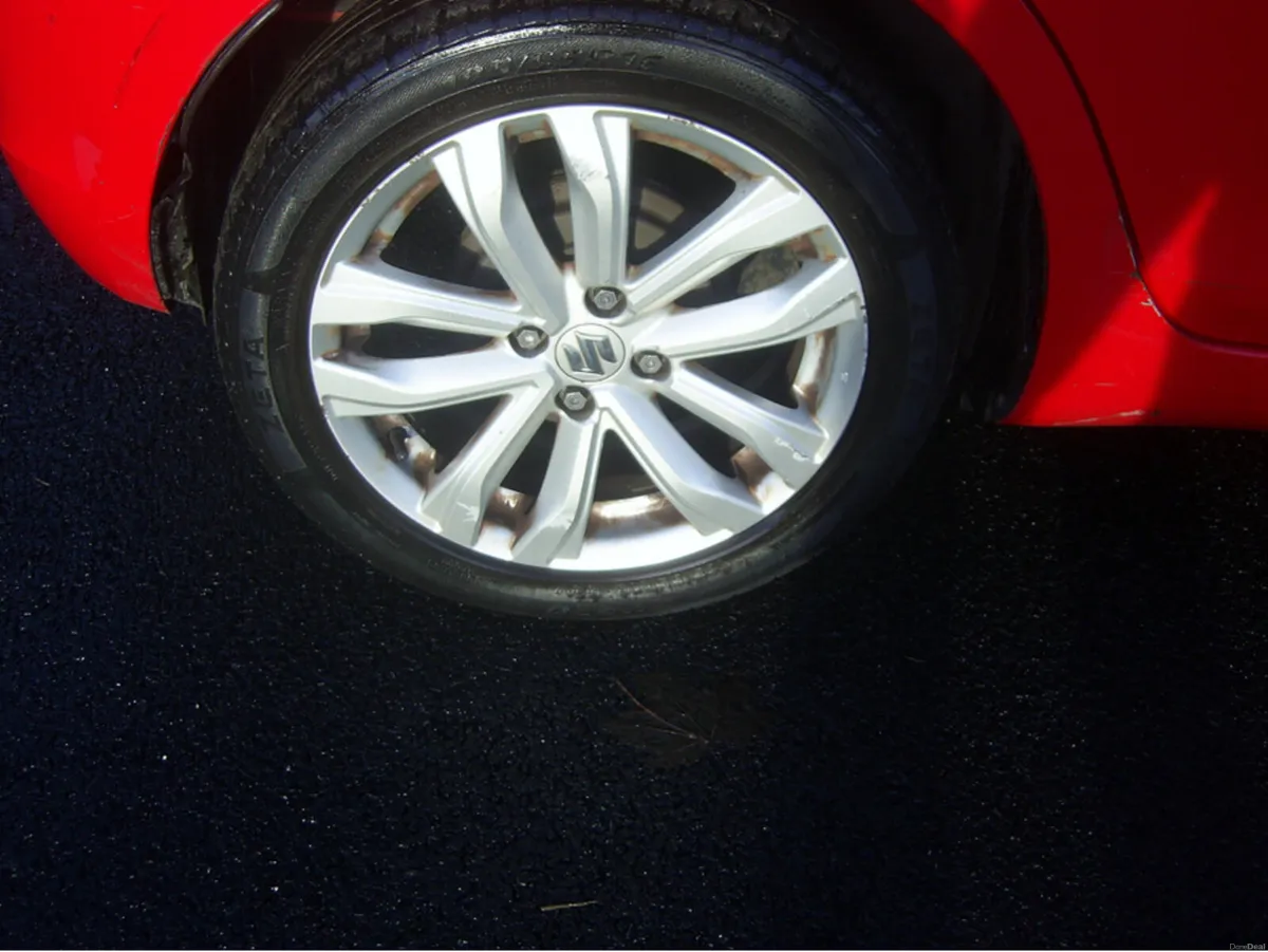 Suzuki Swift SPECIAL EDITION 4DR - Image 5