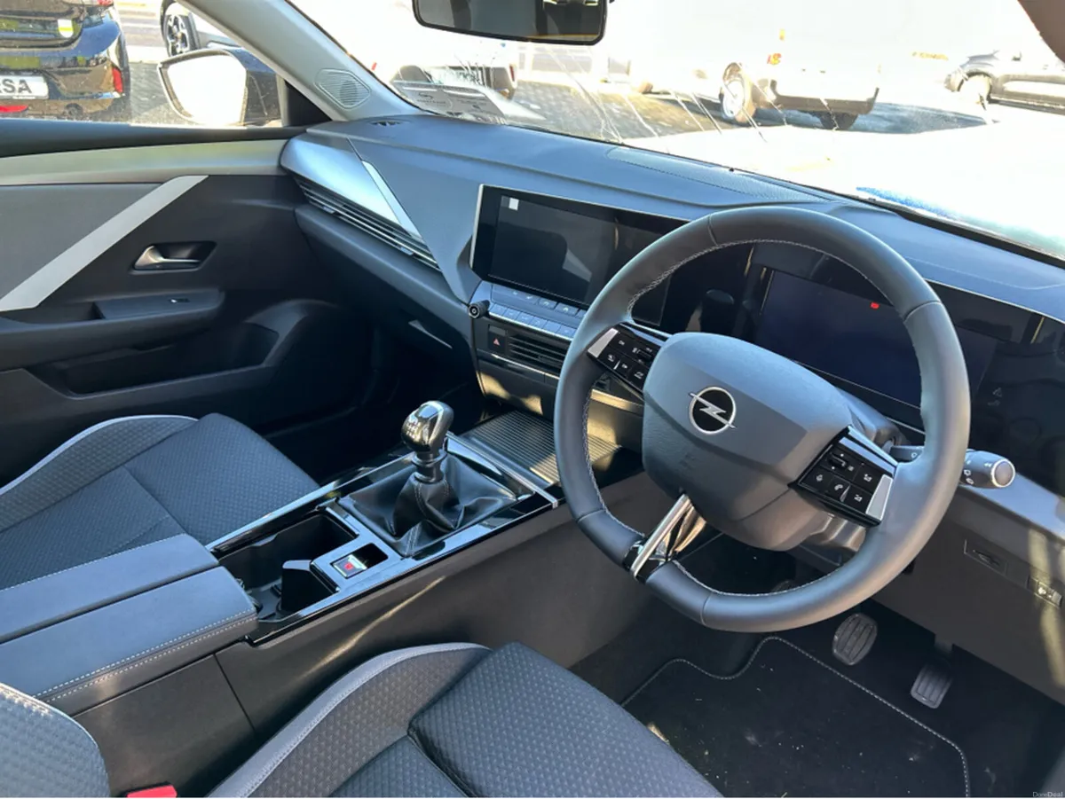 Opel Astra 1.2 Turbo 110hp S/S6-speed manual - Image 6