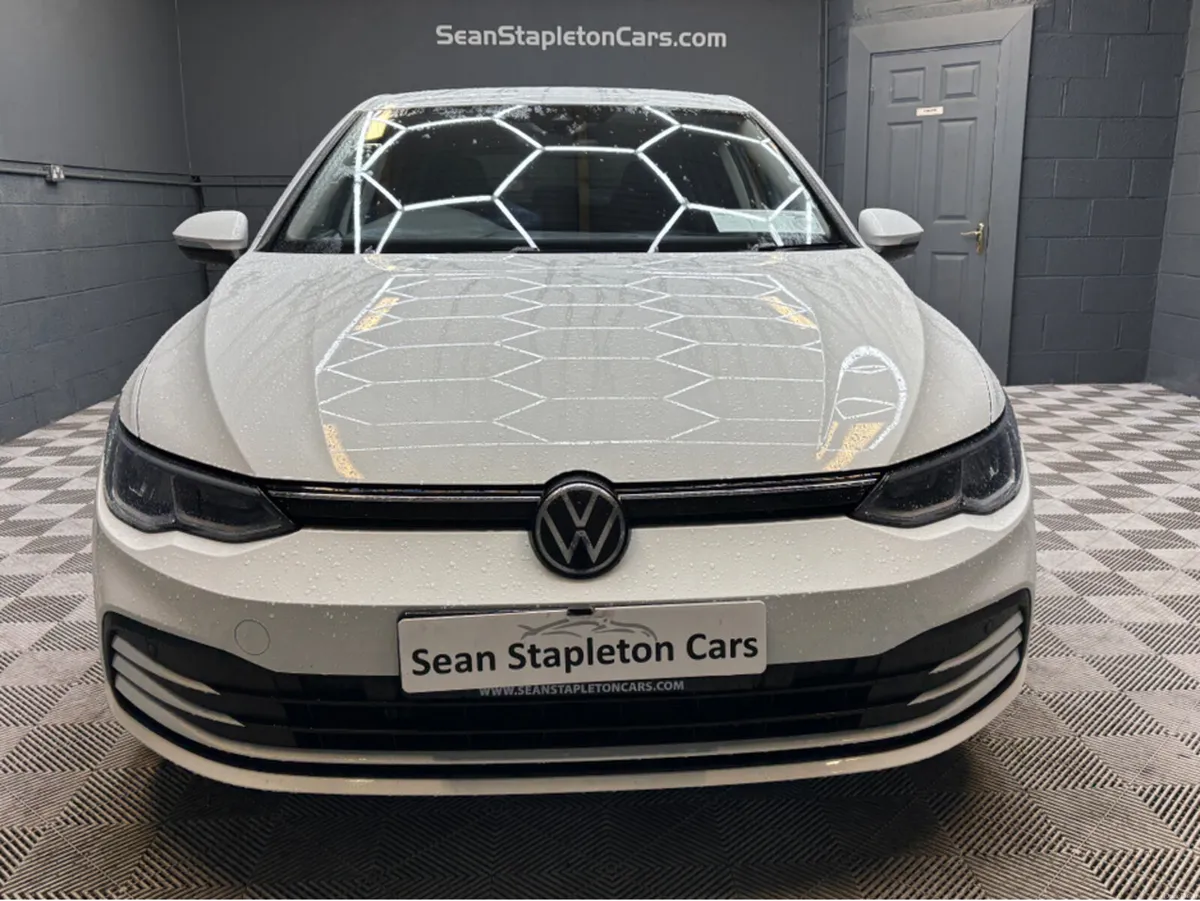 Volkswagen Golf LIFE 2.0 TDI 115HP 5DR - Image 3