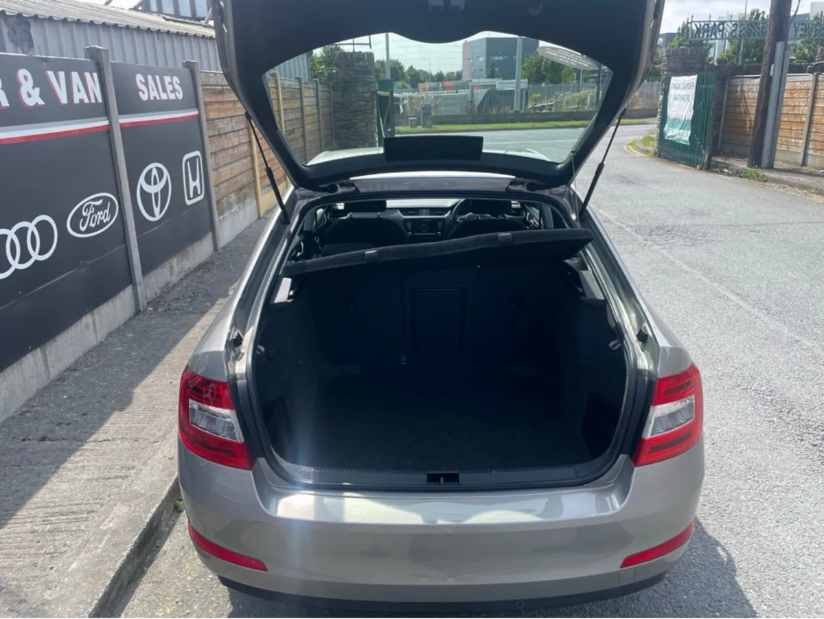 Skoda Octavia STYLE 1.6 TDI 90HP 4DR - Image 6