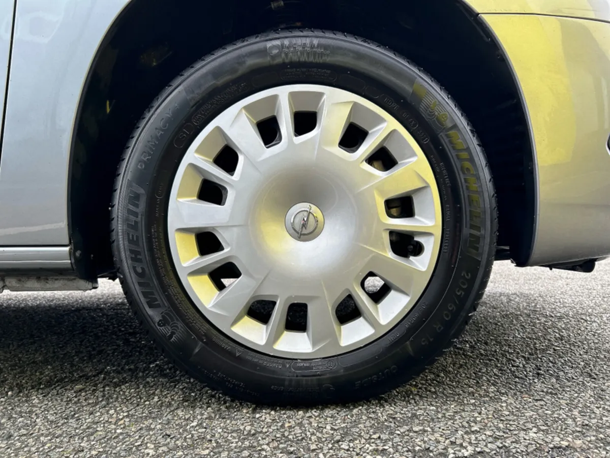 Opel Combo e-Edition Plus BEV 100kw 8 Speed Auto - Image 4