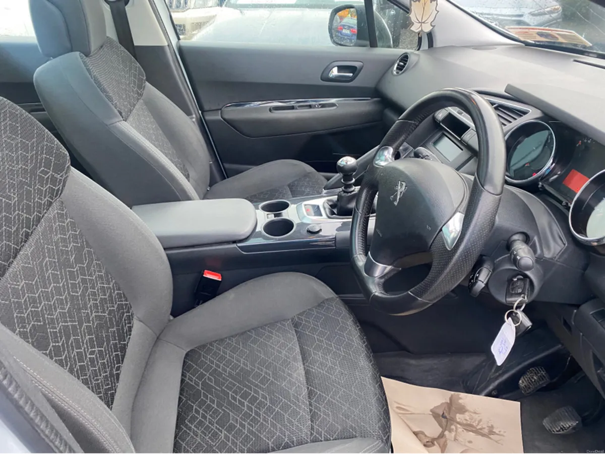 Peugeot 3008 ACTIVE 1.6 BLUE HDI 120 4 4DR - Image 6