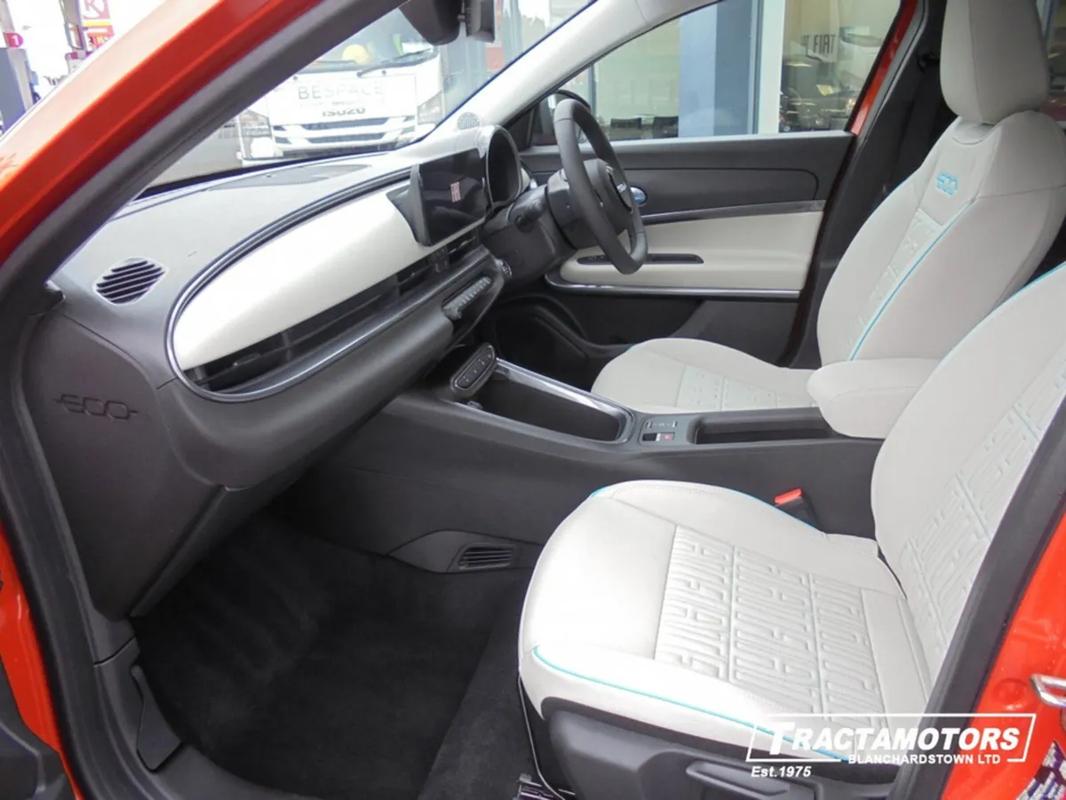 Fiat 600 LA PRIMA HYBRID 1.2 100BHP - Image 3