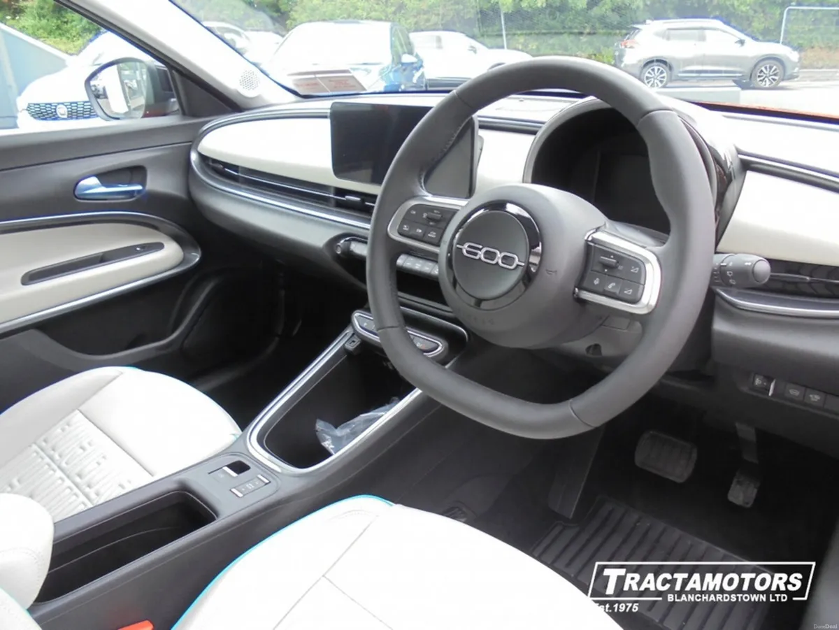 Fiat 600 LA PRIMA HYBRID 1.2 100BHP - Image 5