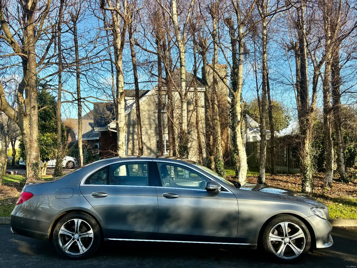 2016 Mercedes-Benz E220 advantgarde - Image 2