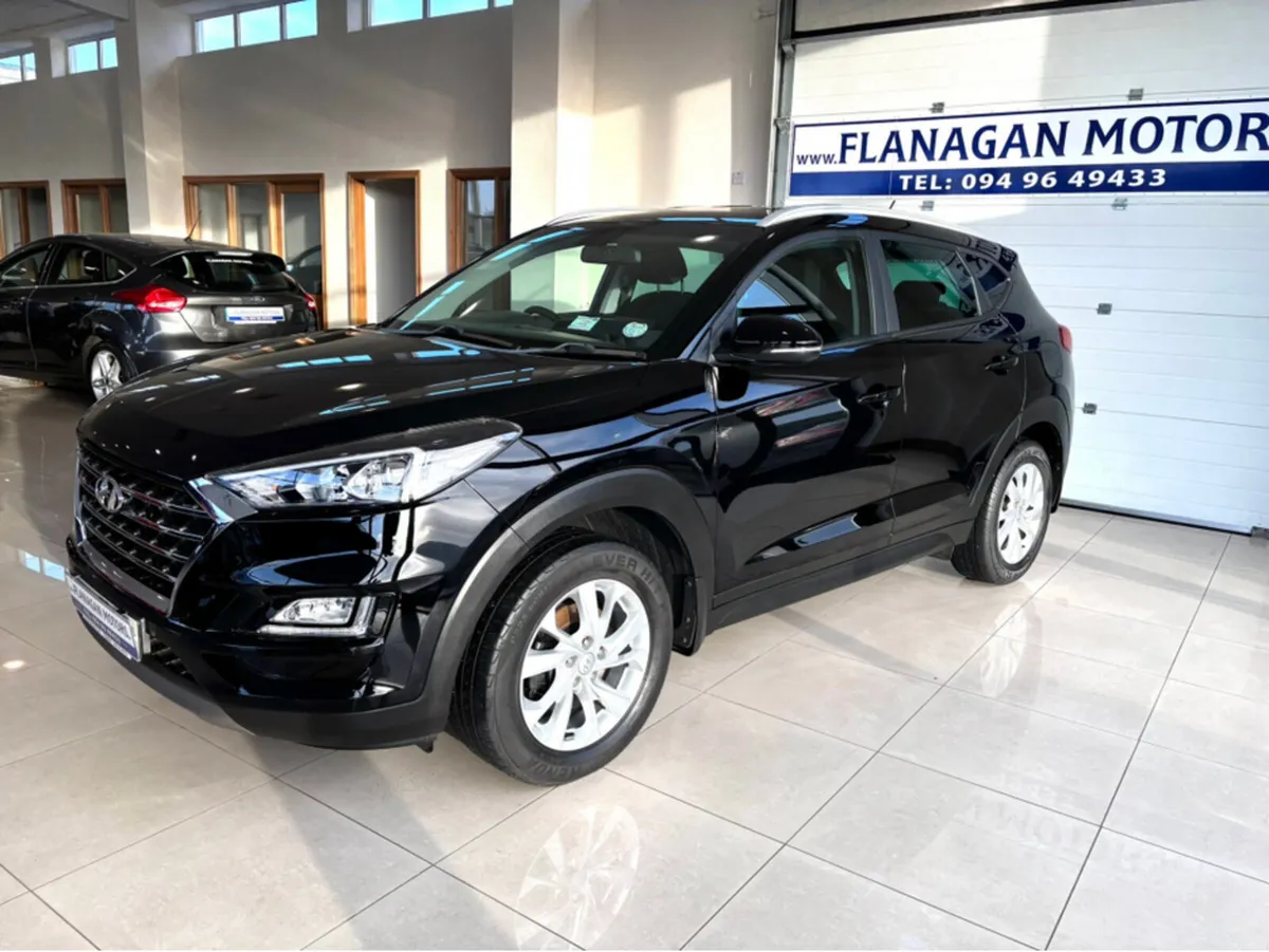 Hyundai Tucson COMFORT PLUS 1.6 5DR  ONE OWNER - Image 2
