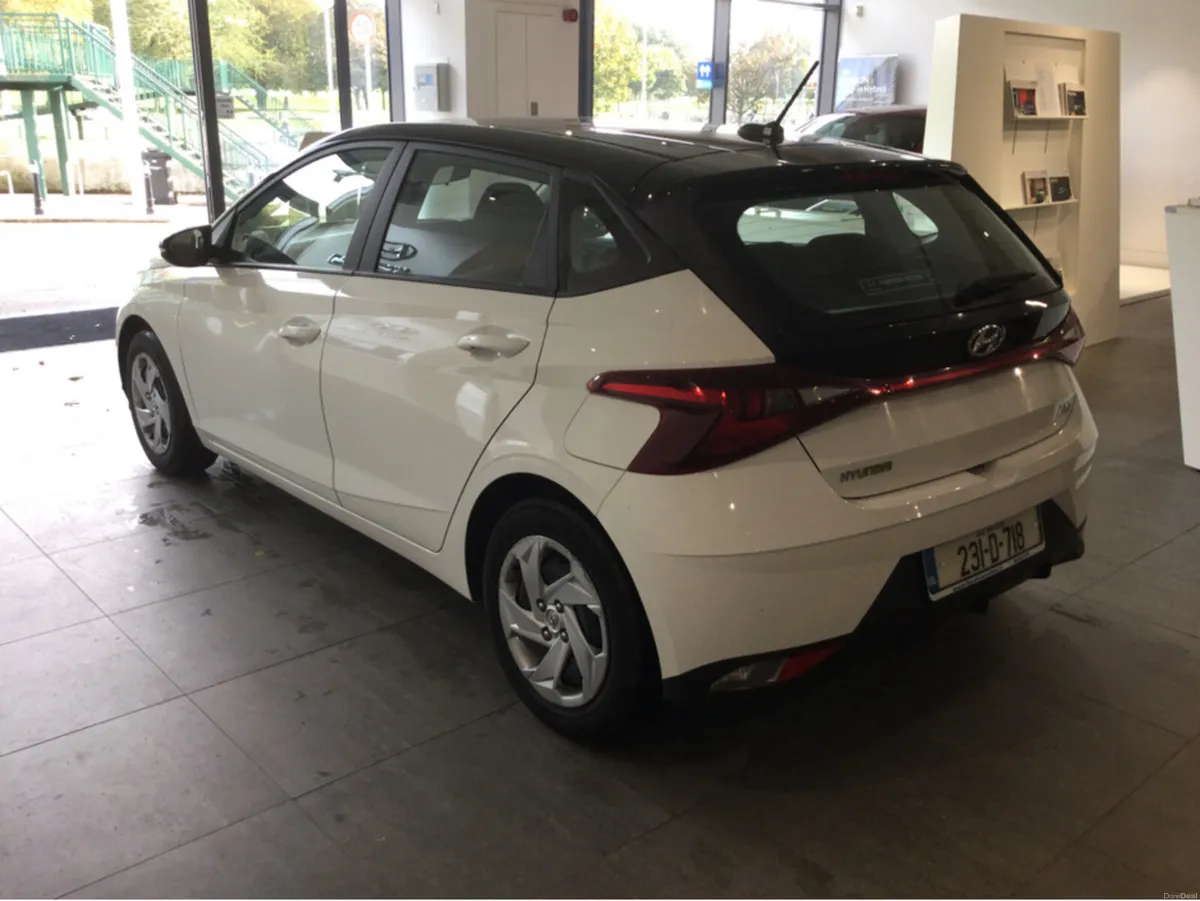 Hyundai i20 CLASSIC Two Tone - 1 Owner - Warranty - Image 4