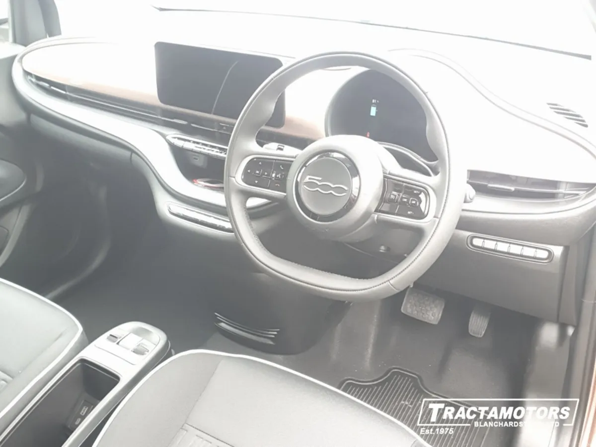 Fiat 500e REVERSE CAMERA ICON 42KWH - Image 2
